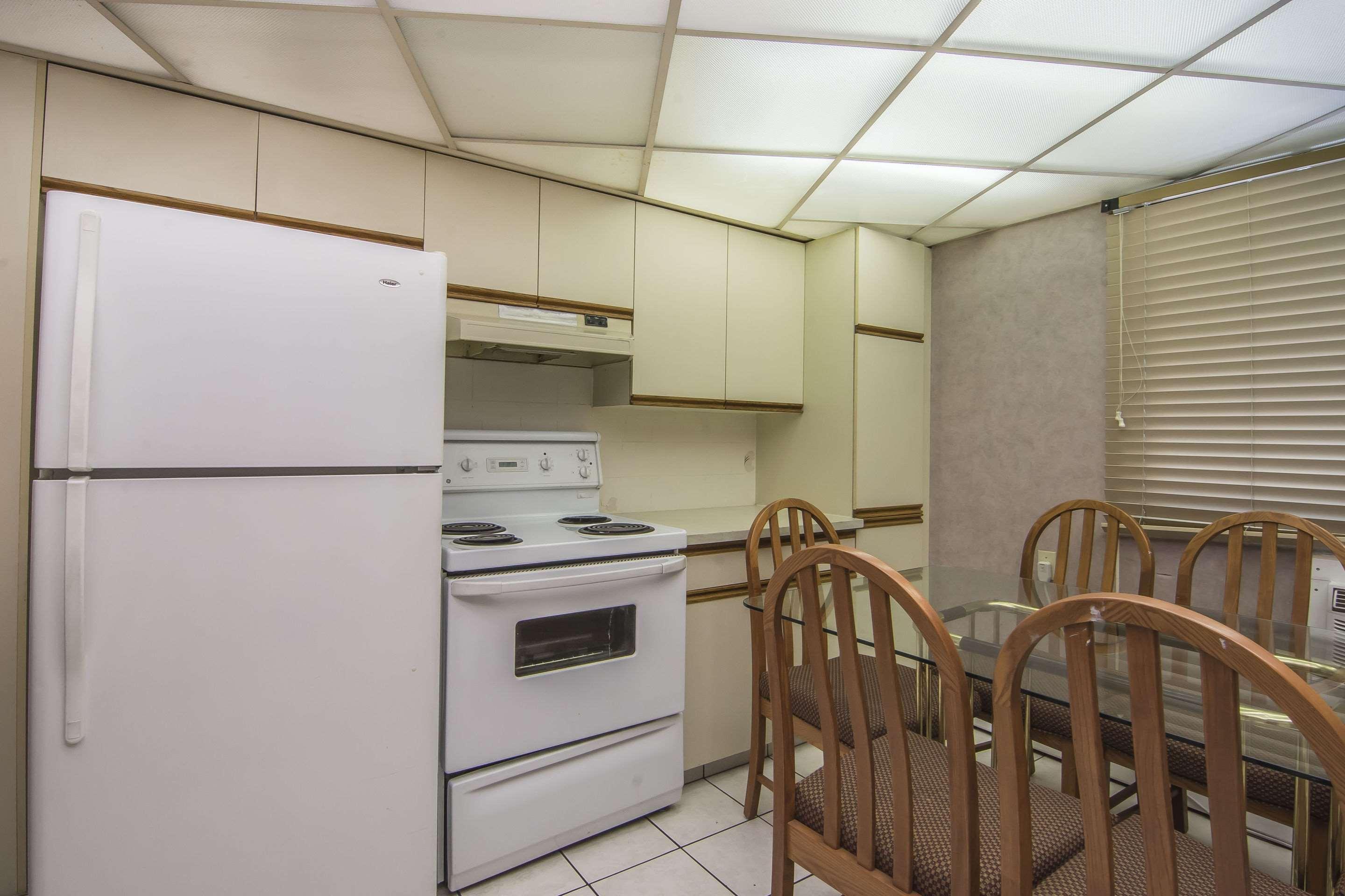 Econo Lodge Motel Village Calgary Bagian luar foto