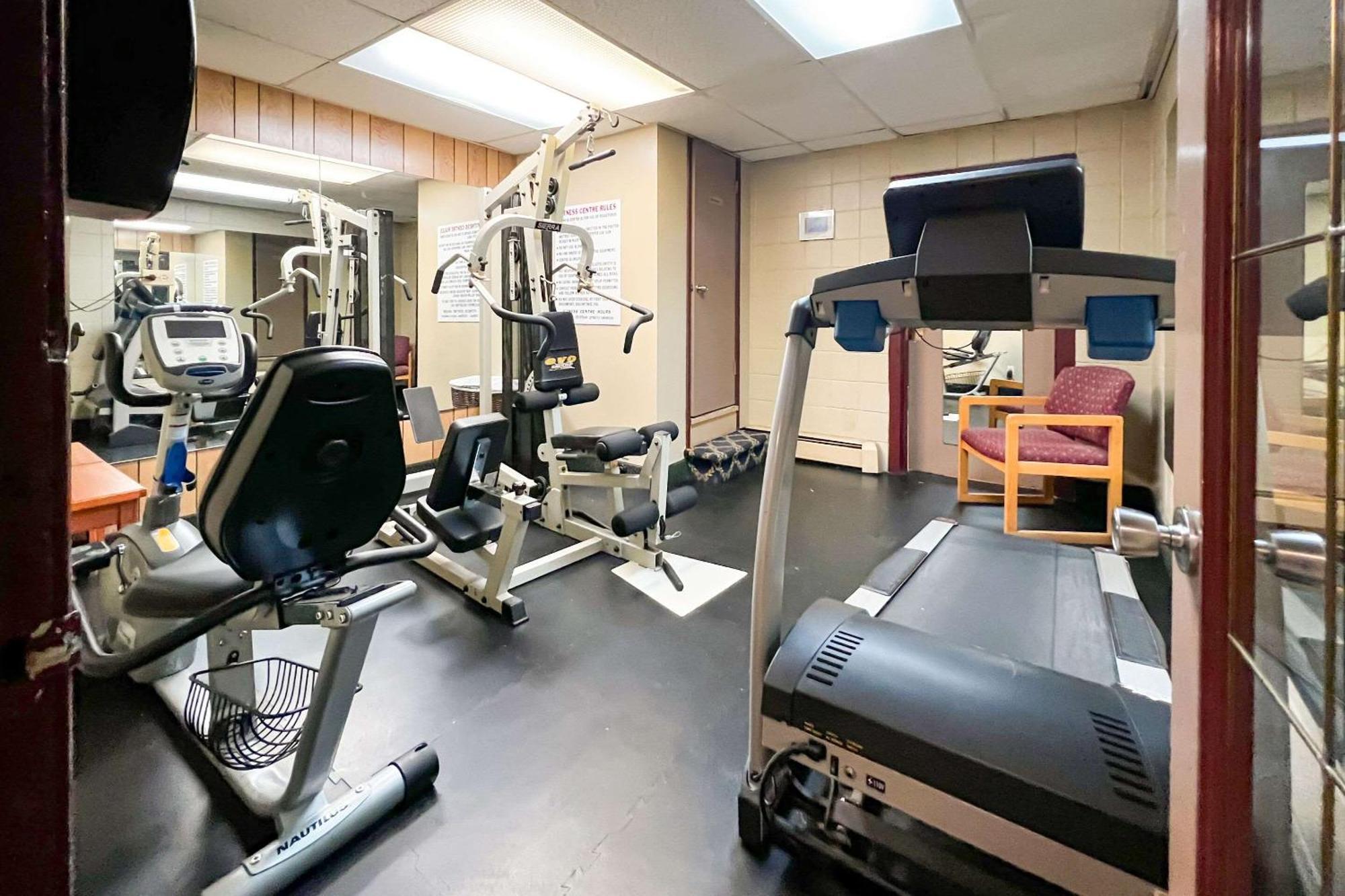 Econo Lodge Motel Village Calgary Bagian luar foto