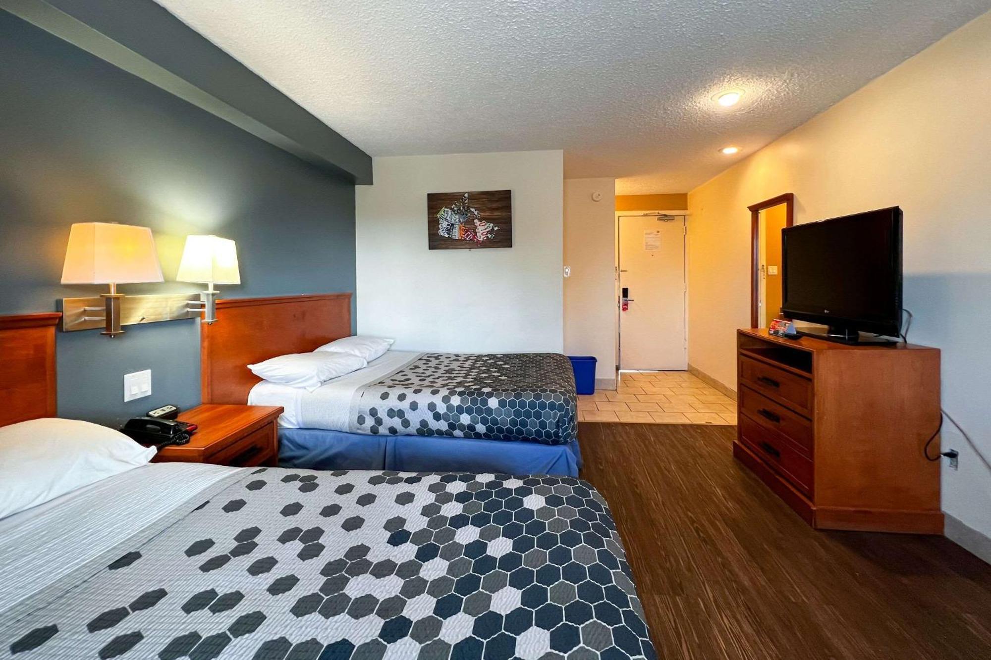 Econo Lodge Motel Village Calgary Bagian luar foto
