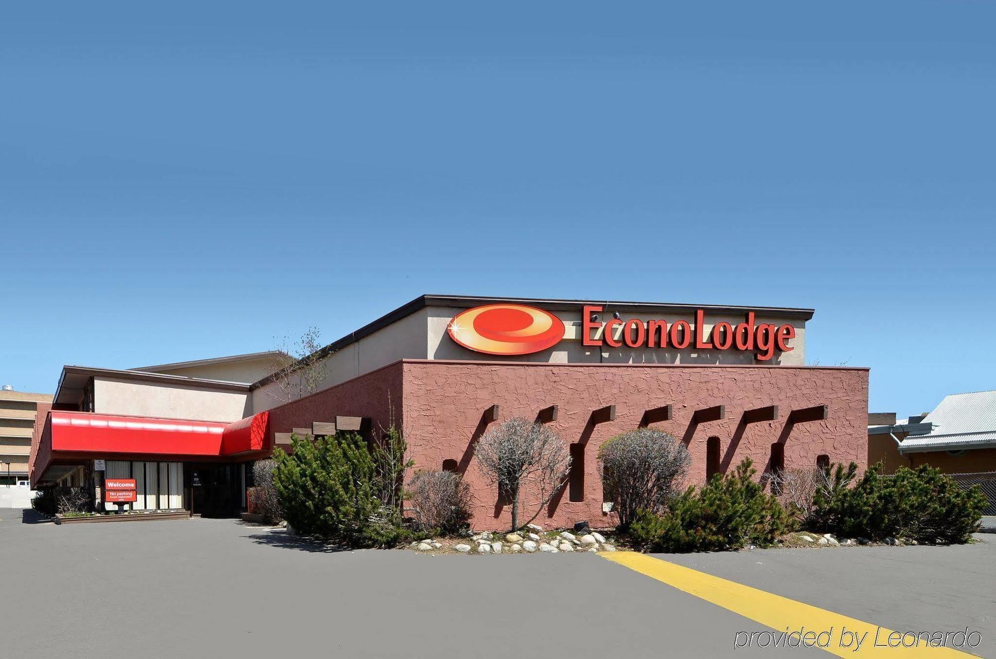 Econo Lodge Motel Village Calgary Bagian luar foto